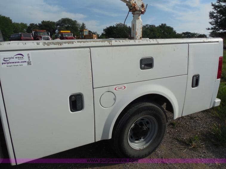 image for item H6679 2001 Ford F250 Super Duty XL utility truck