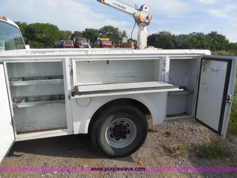 image for item H6679 2001 Ford F250 Super Duty XL utility truck