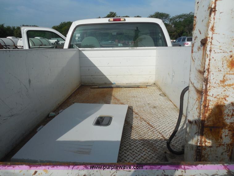 image for item H6679 2001 Ford F250 Super Duty XL utility truck