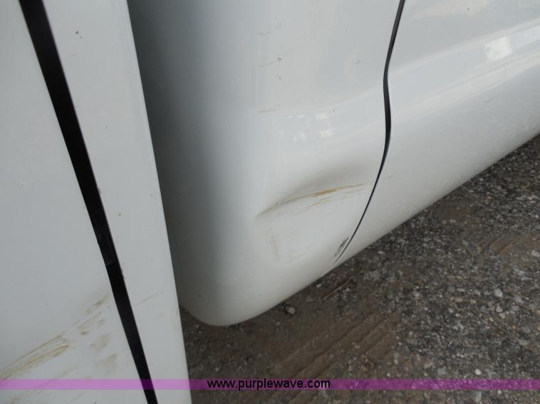 image for item H6679 2001 Ford F250 Super Duty XL utility truck