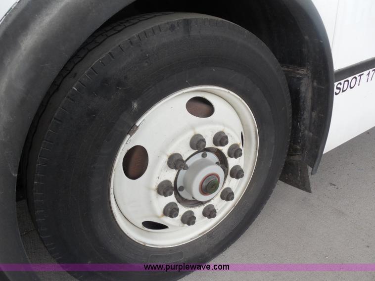 image for item H6689 2000 NABI 40' passenger bus