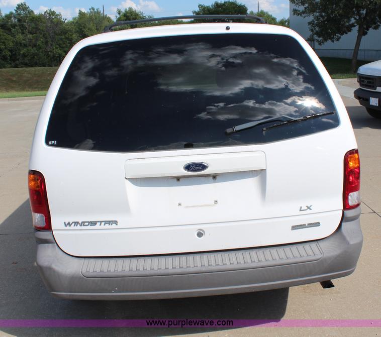 image for item H6696 2001 Ford Windstar LX van