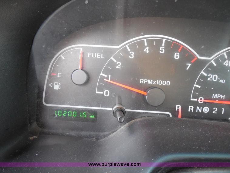 image for item H6696 2001 Ford Windstar LX van