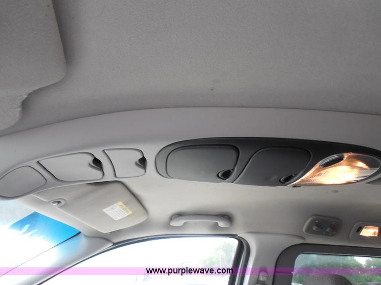 image for item H6696 2001 Ford Windstar LX van