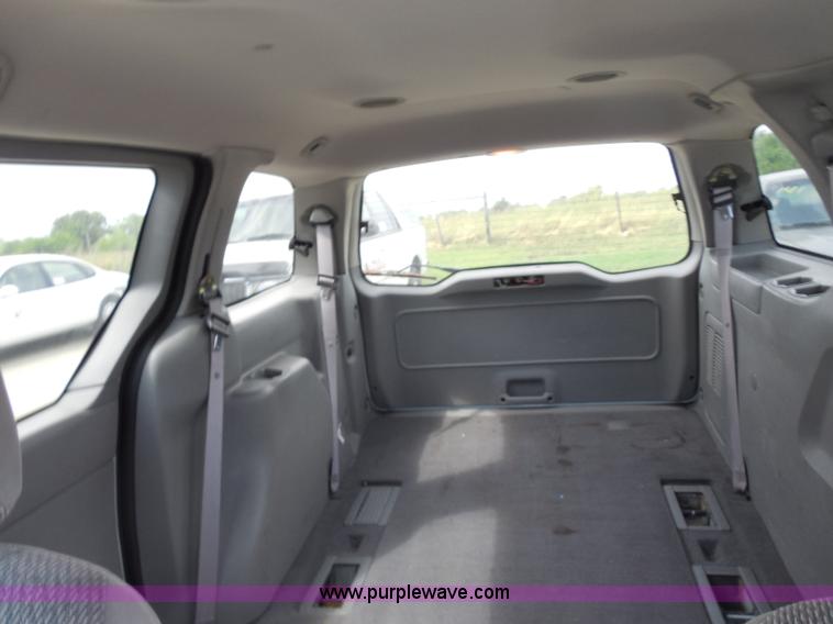 image for item H6696 2001 Ford Windstar LX van