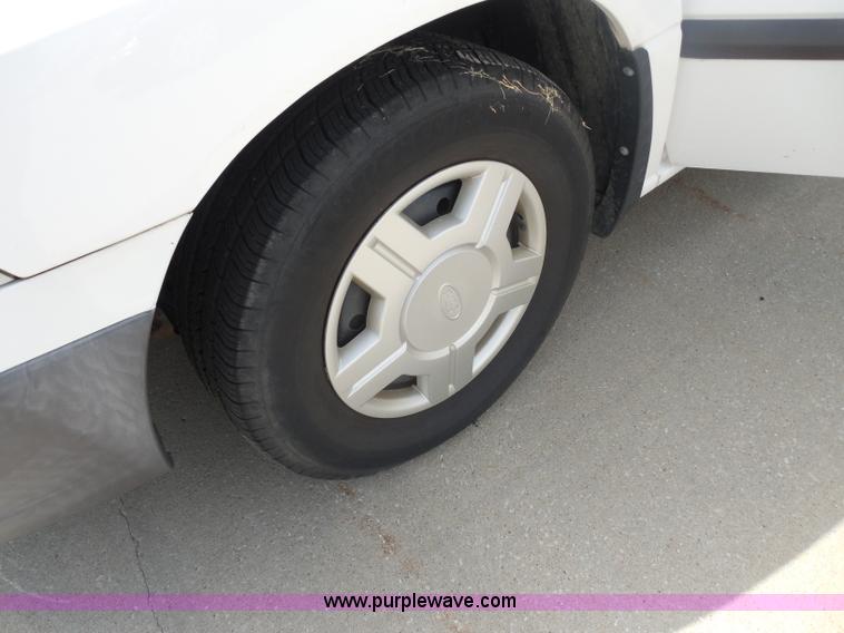 image for item H6696 2001 Ford Windstar LX van