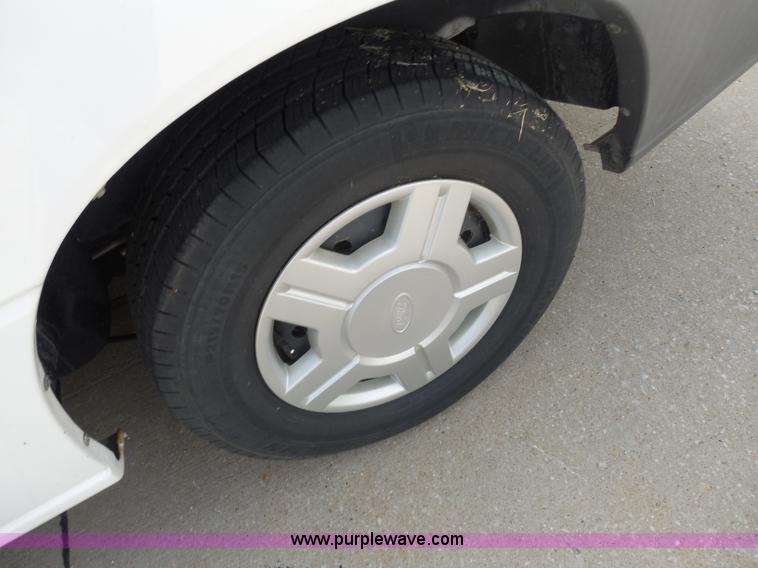 image for item H6696 2001 Ford Windstar LX van