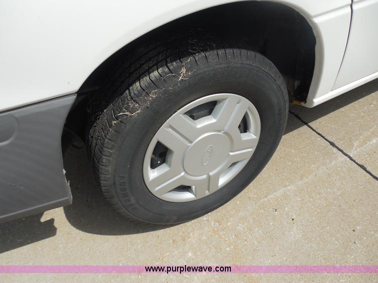 image for item H6696 2001 Ford Windstar LX van