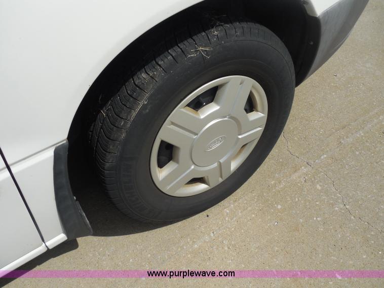 image for item H6696 2001 Ford Windstar LX van