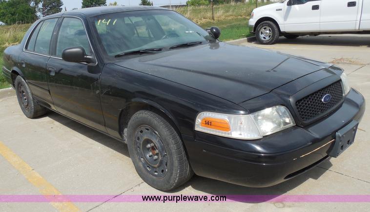 image for item H6697 2004 Ford Crown Victoria Police Interceptor