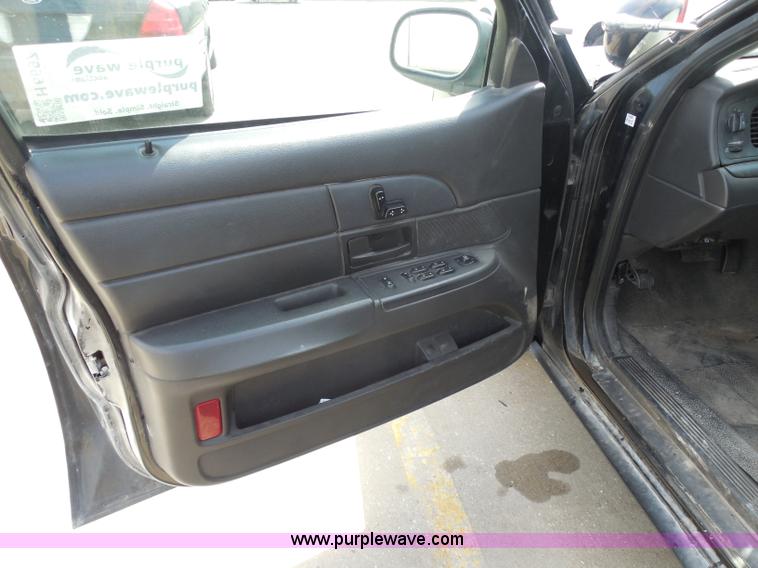 image for item H6697 2004 Ford Crown Victoria Police Interceptor