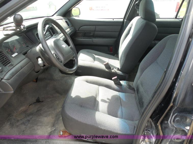 image for item H6697 2004 Ford Crown Victoria Police Interceptor