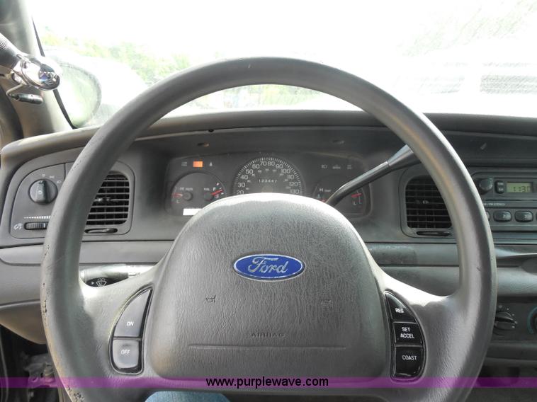 image for item H6697 2004 Ford Crown Victoria Police Interceptor