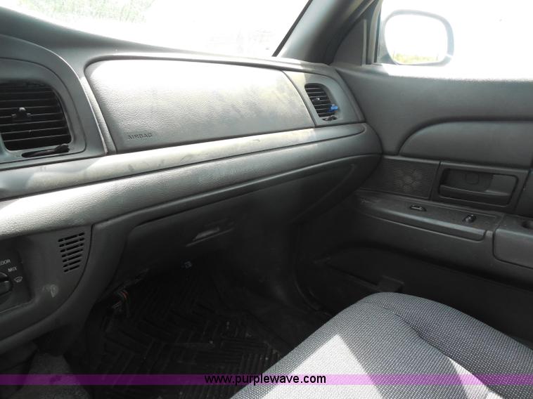 image for item H6697 2004 Ford Crown Victoria Police Interceptor