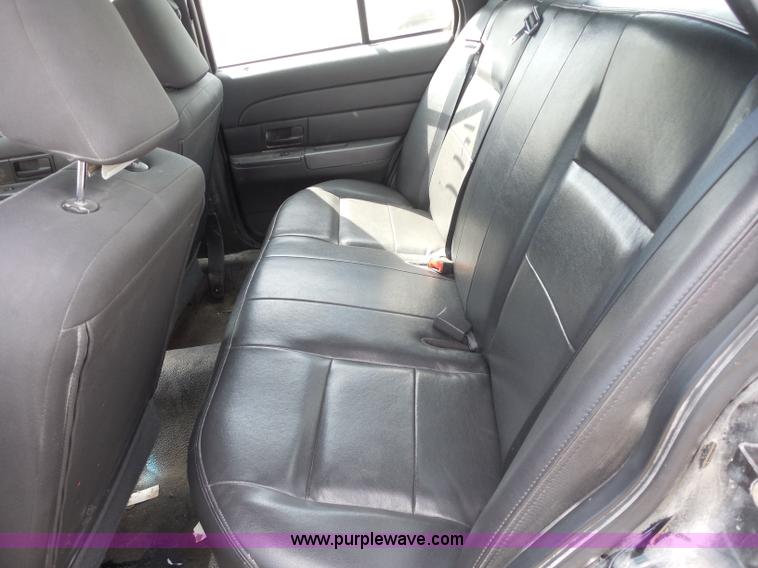 image for item H6697 2004 Ford Crown Victoria Police Interceptor
