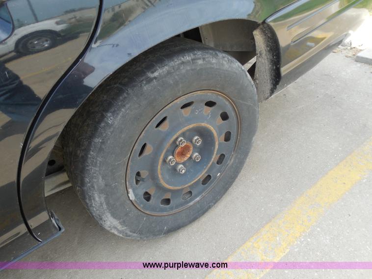 image for item H6697 2004 Ford Crown Victoria Police Interceptor