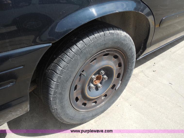 image for item H6697 2004 Ford Crown Victoria Police Interceptor