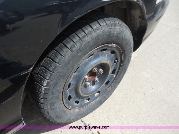 image for item H6697 2004 Ford Crown Victoria Police Interceptor