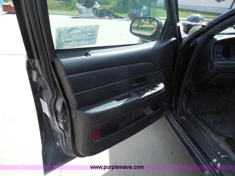 image for item H6698 2008 Ford Crown Victoria