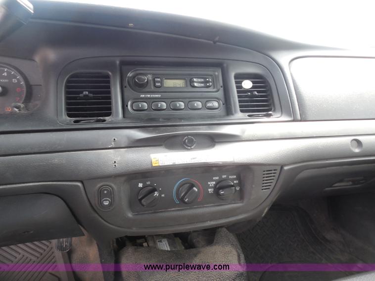 image for item H6698 2008 Ford Crown Victoria