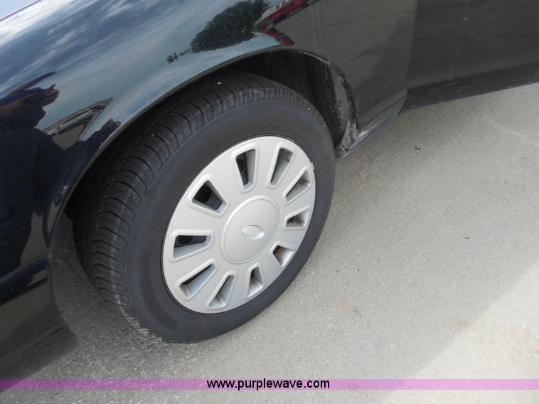 image for item H6698 2008 Ford Crown Victoria