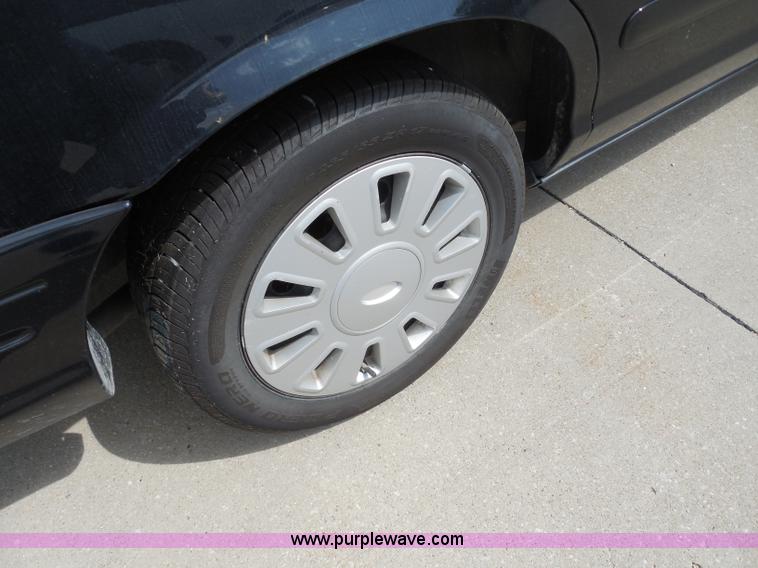 image for item H6698 2008 Ford Crown Victoria