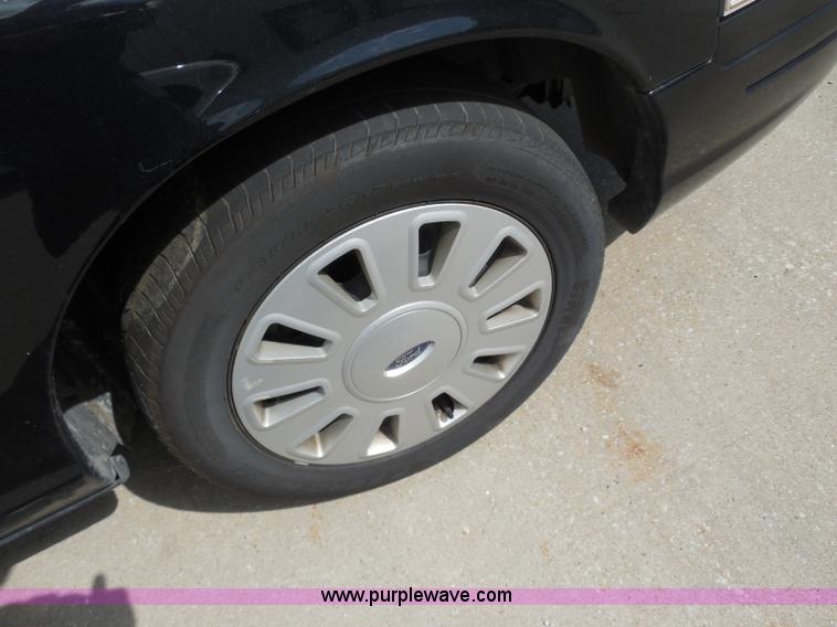 image for item H6698 2008 Ford Crown Victoria