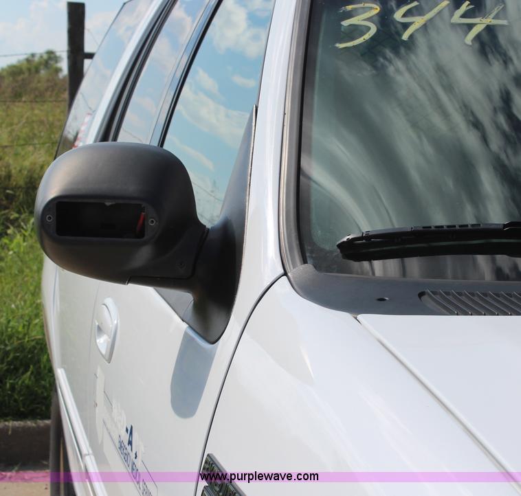 image for item H6699 2001 Ford Expedition XLT SUV