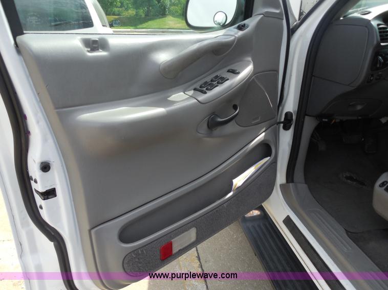 image for item H6699 2001 Ford Expedition XLT SUV