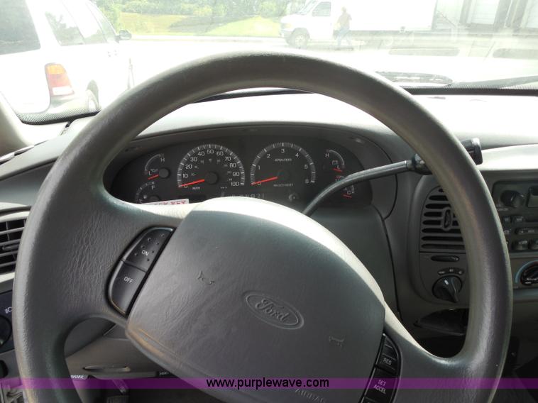 image for item H6699 2001 Ford Expedition XLT SUV