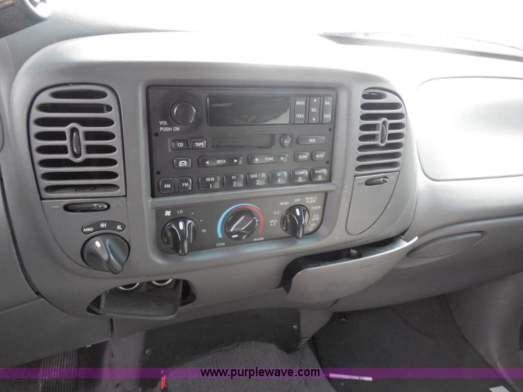 image for item H6699 2001 Ford Expedition XLT SUV