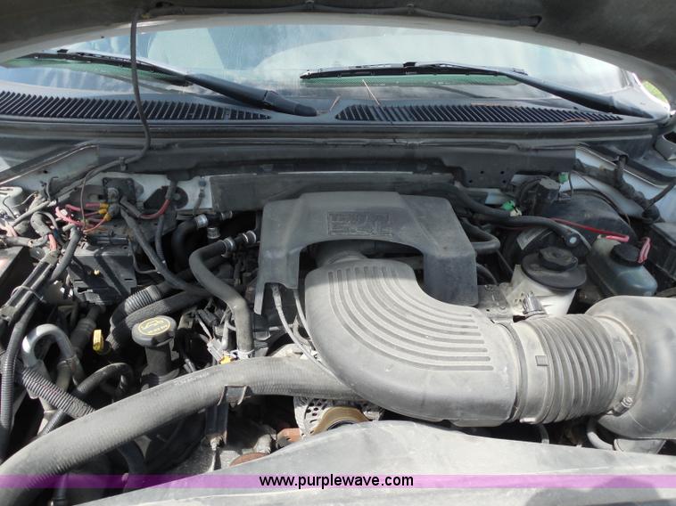 image for item H6699 2001 Ford Expedition XLT SUV