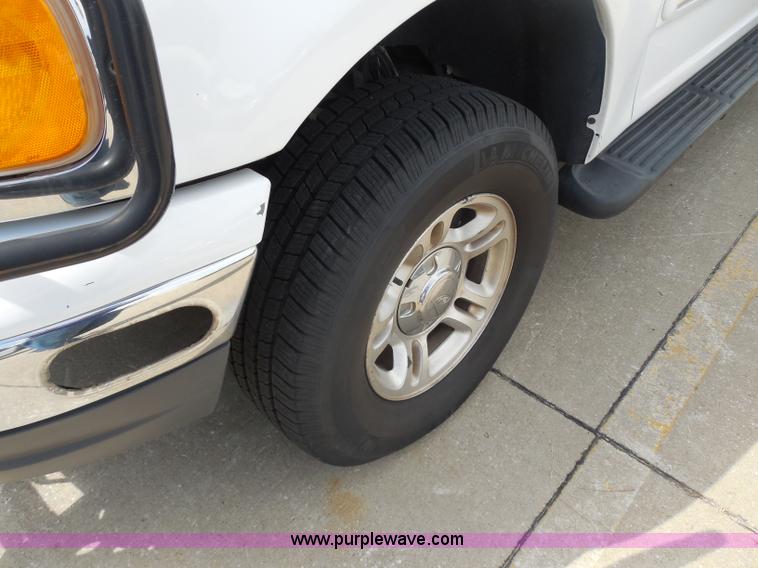 image for item H6699 2001 Ford Expedition XLT SUV