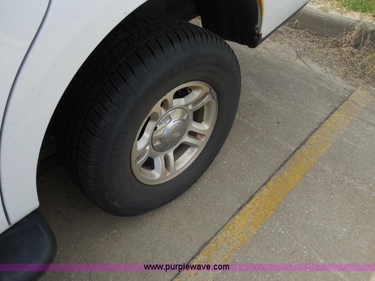 image for item H6699 2001 Ford Expedition XLT SUV