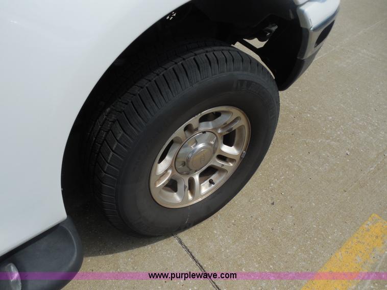 image for item H6699 2001 Ford Expedition XLT SUV