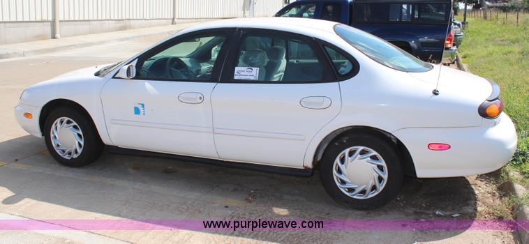 image for item H6748 1997 Ford Taurus GL