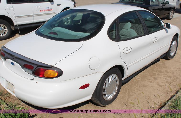 image for item H6748 1997 Ford Taurus GL