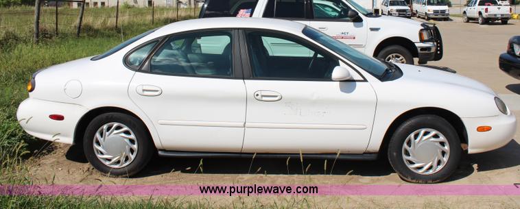 image for item H6748 1997 Ford Taurus GL