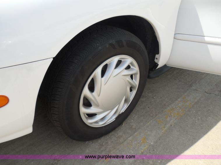 image for item H6748 1997 Ford Taurus GL