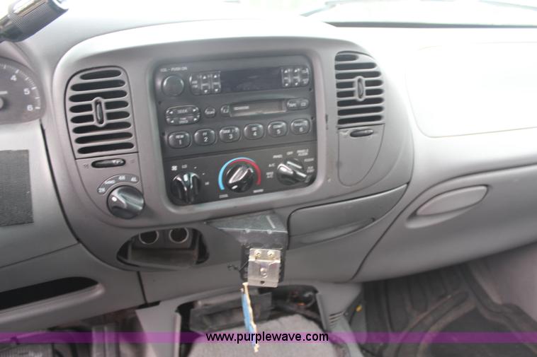 image for item H6963 1998 Ford Expedition XLT SUV