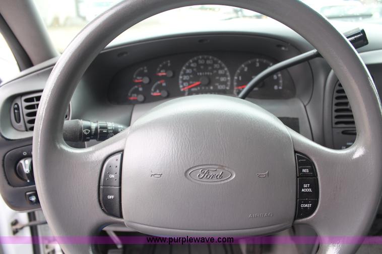 image for item H6963 1998 Ford Expedition XLT SUV