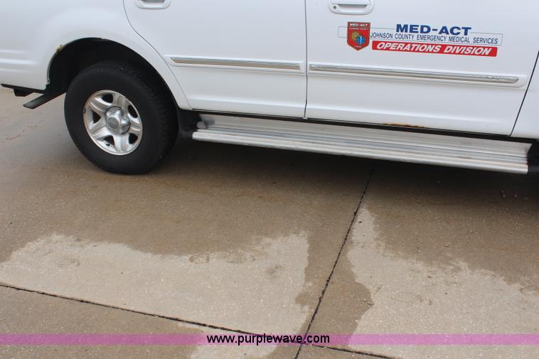 image for item H6963 1998 Ford Expedition XLT SUV