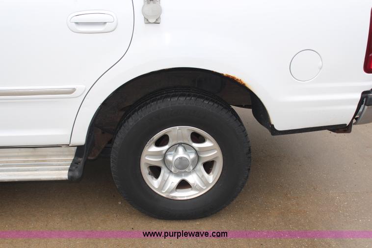 image for item H6963 1998 Ford Expedition XLT SUV