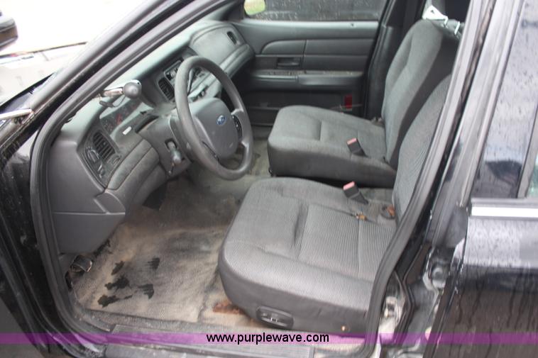 image for item H6965 2005 Ford Crown Victoria Police Interceptor