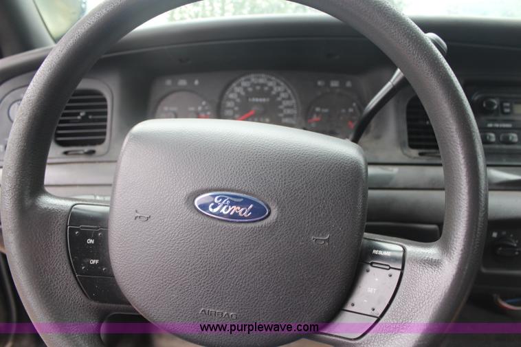 image for item H6965 2005 Ford Crown Victoria Police Interceptor
