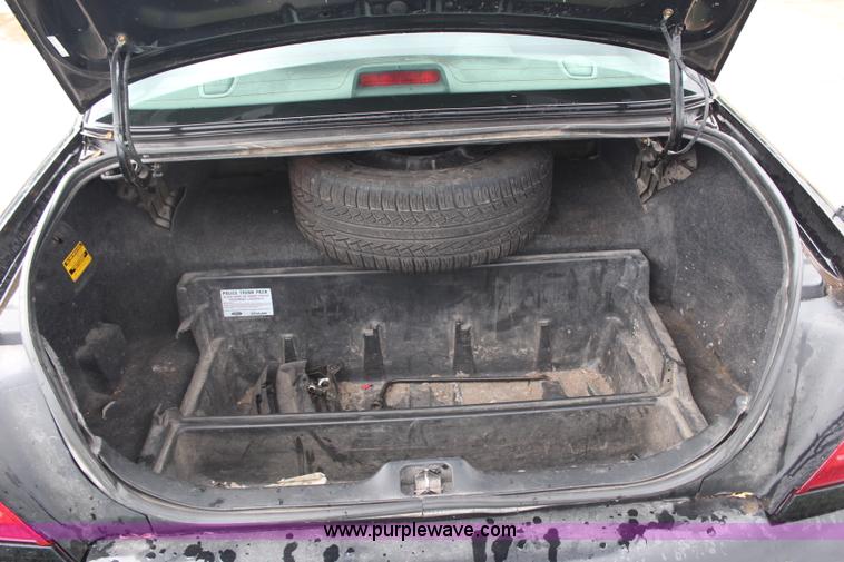 image for item H6965 2005 Ford Crown Victoria Police Interceptor