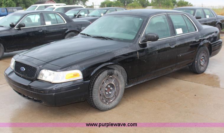 image for item H6966 2005 Ford Crown Victoria Police Interceptor
