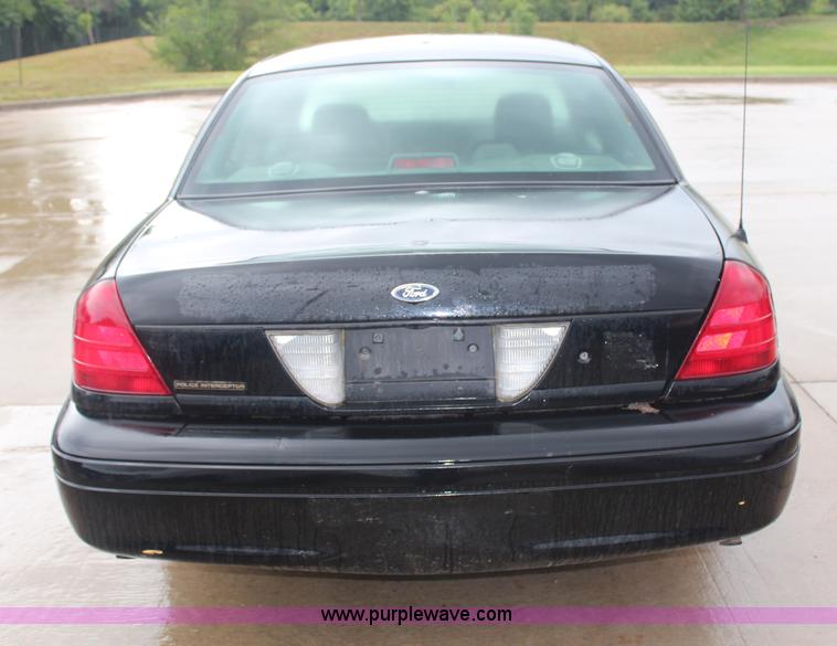 image for item H6966 2005 Ford Crown Victoria Police Interceptor