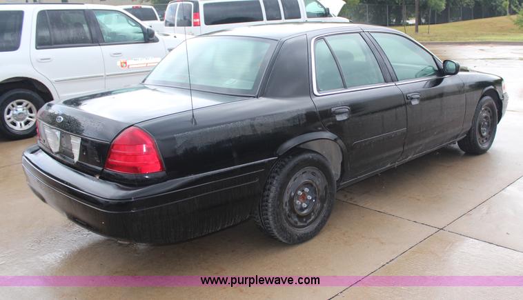 image for item H6966 2005 Ford Crown Victoria Police Interceptor