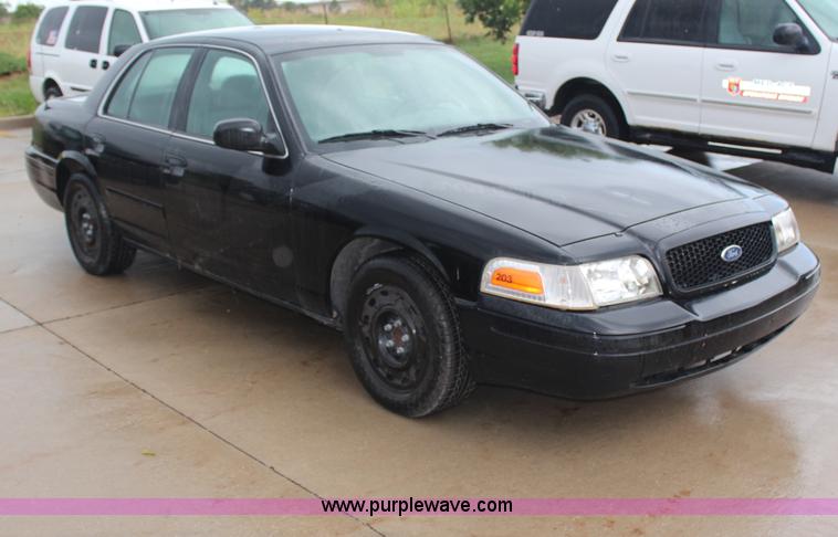 image for item H6966 2005 Ford Crown Victoria Police Interceptor